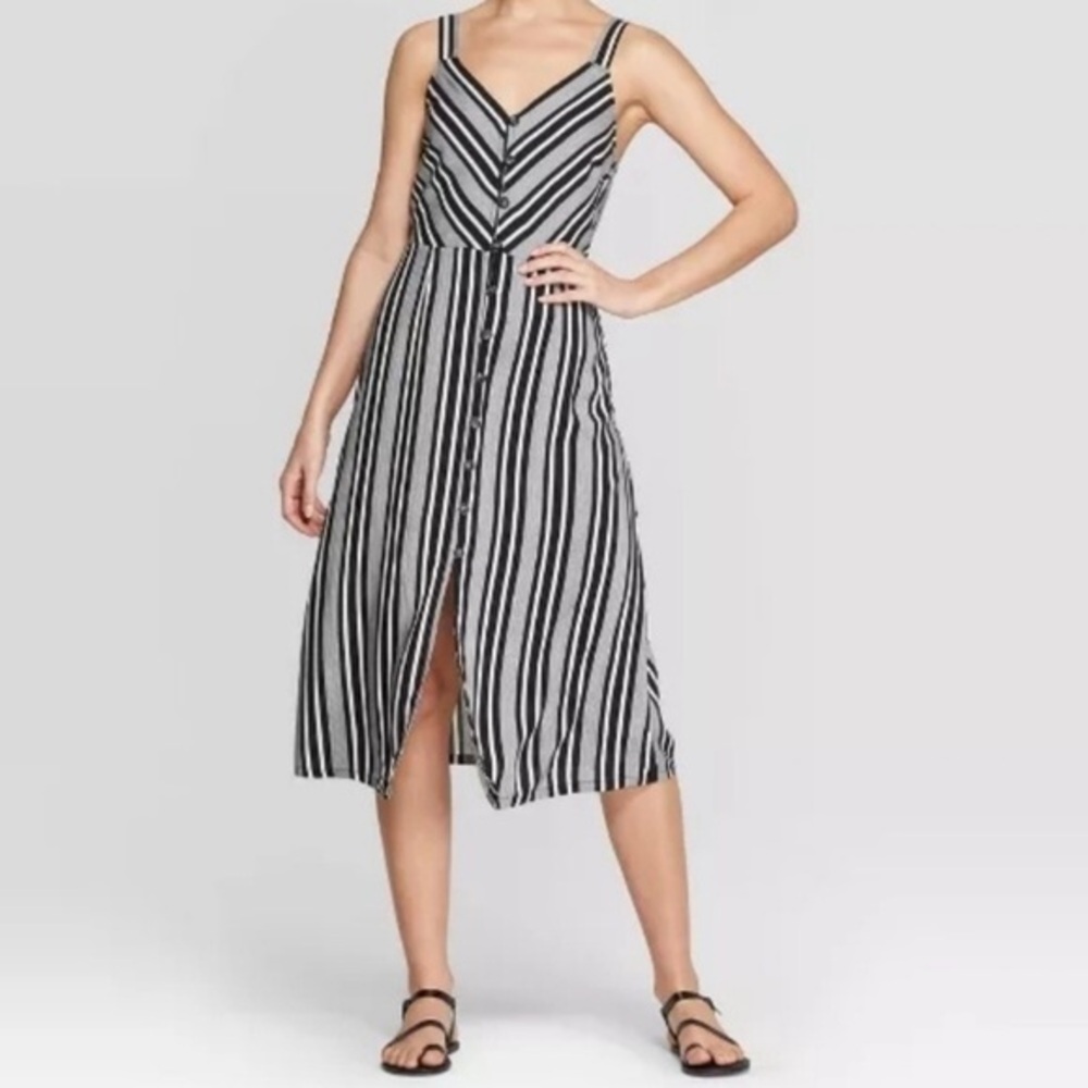 CLEARANCE NWOT Black White Striped Button Front Midi Dress